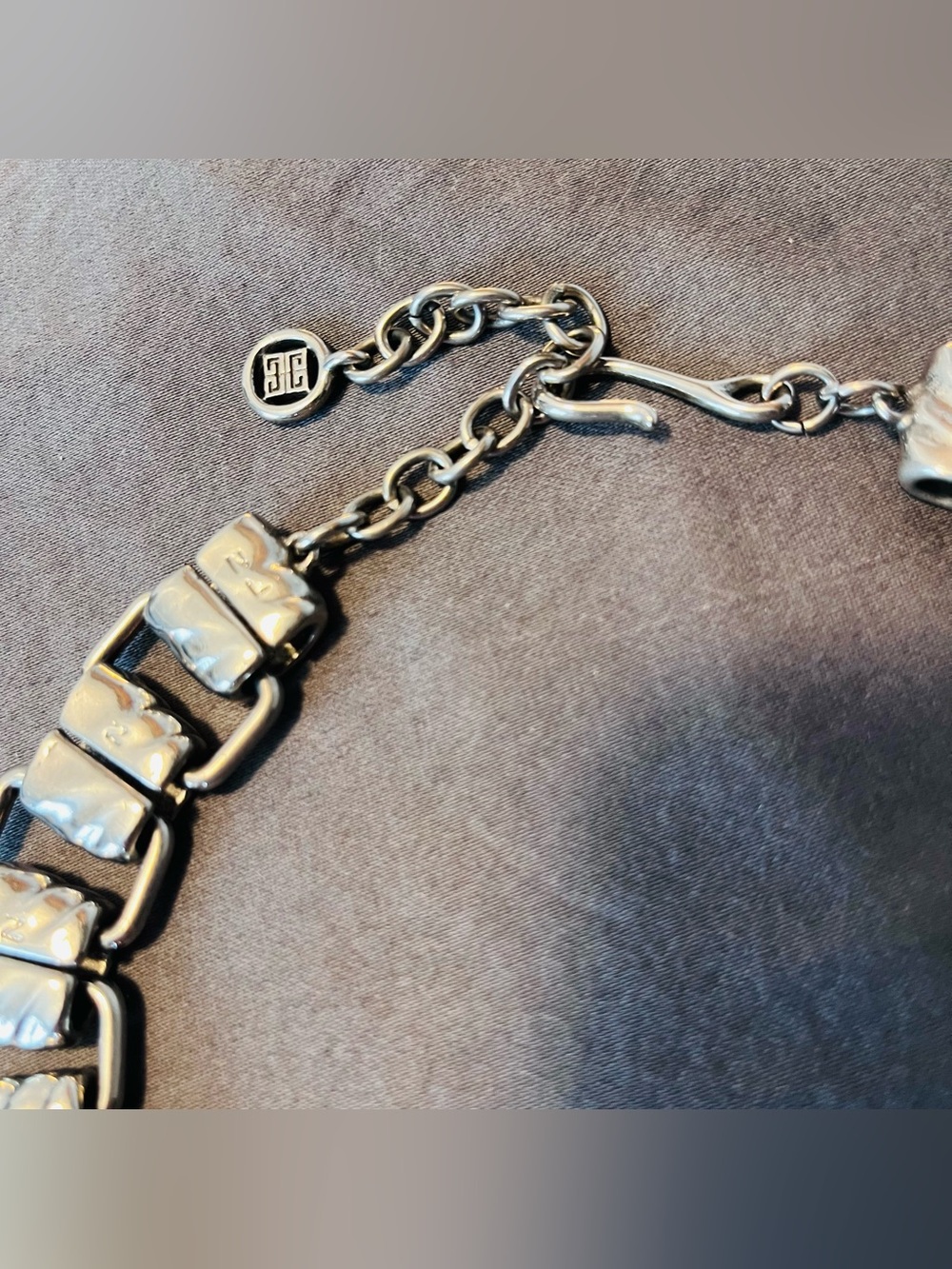 Vintage Givenchy Silver Tone 18”Wide Link Iconic Necklace - Picture 5 of 6
